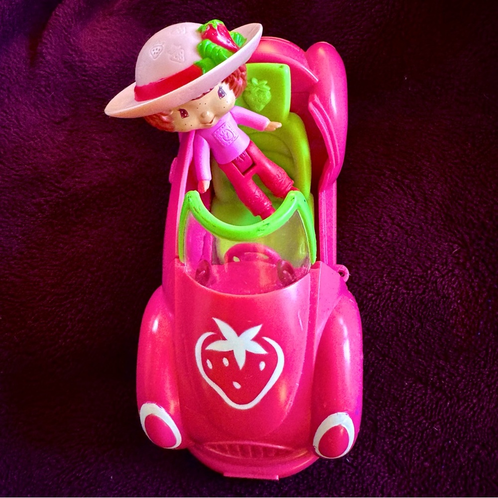 Playmates Strawberry Shortcake Sweet Ride Along Toy Car Vehicle and Doll 2006
